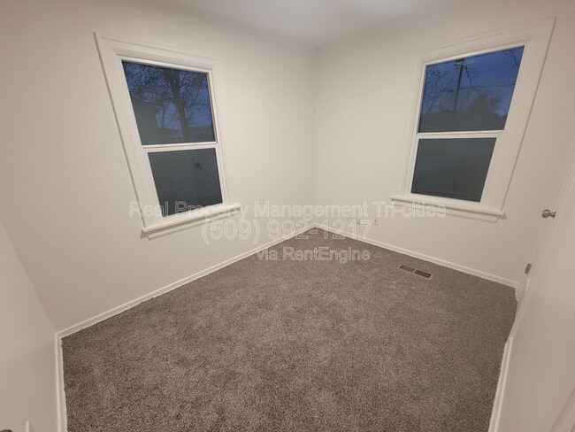 Building Photo - 618 S Alder St