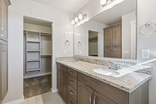 Building Photo - 9138 W Tillamook Dr