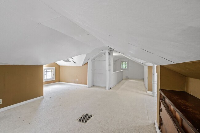 Building Photo - MUST SEE 5BD/2BA House close to U of M! Avail. 9/1/26!