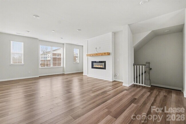 Building Photo - 10016 Hemingway Pl