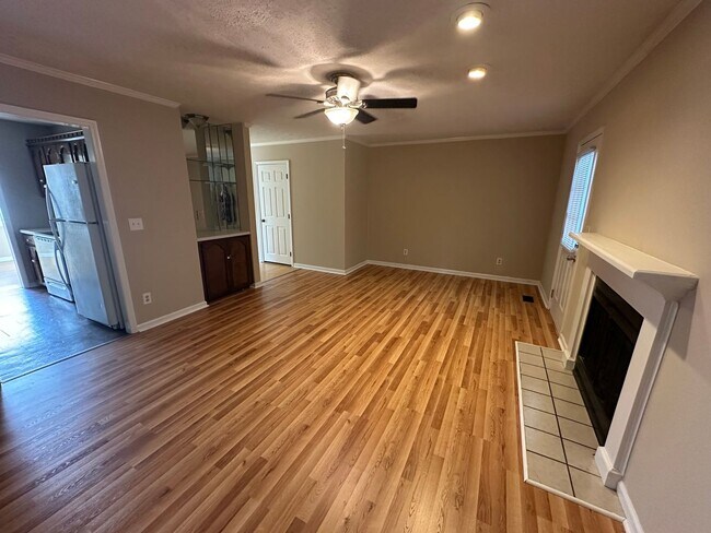 Building Photo - 5807 Woodgate Cir