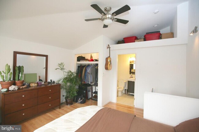 Building Photo - 209 W Wildey St