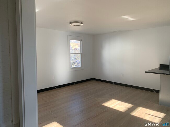 Building Photo - 422-424 Dixwell Ave