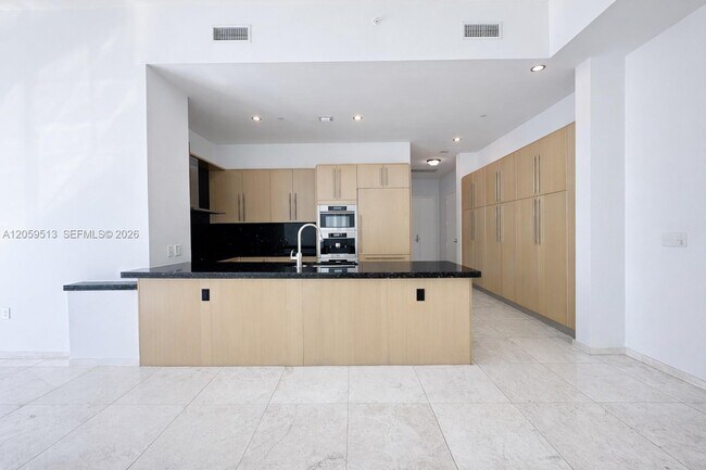 Building Photo - 900 Brickell Key Blvd