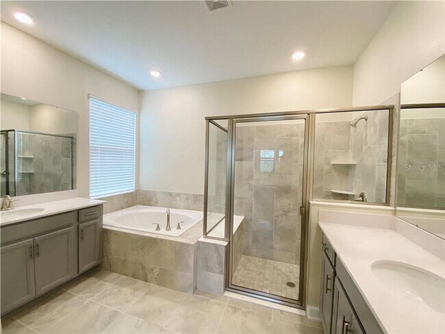 Building Photo - Gorgeous brand new house 4 bedrooms 3.5 bathrooms lake view