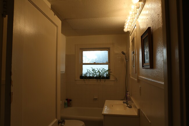 1 Bathroom - 1539 Westheimer Rd