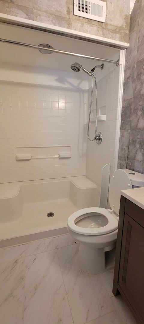 Building Photo - Ready to Move in