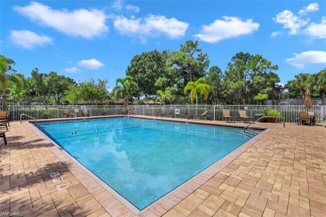 Building Photo - SHORT TERM RENTAL (9.10 - 12.31) - Fountain Lakes Condo