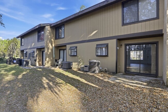 Building Photo - Southfork Oaks Condo