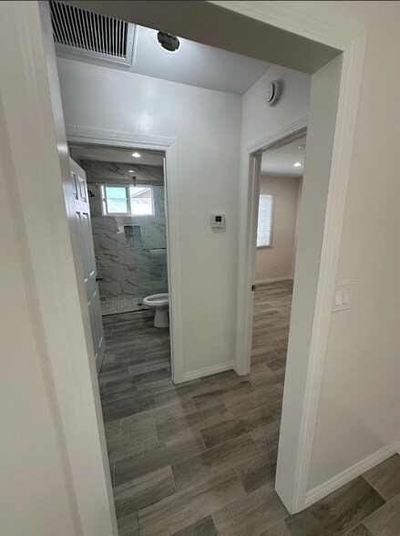 Building Photo - 4064 E 60th St