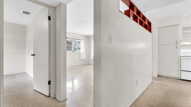 Building Photo - 1209 Alcazar Way S