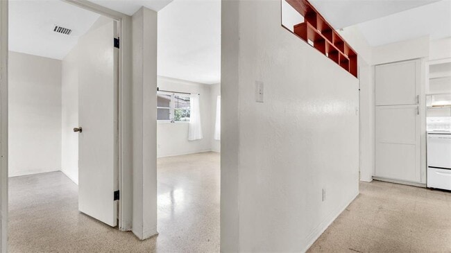 Building Photo - 1209 Alcazar Way S