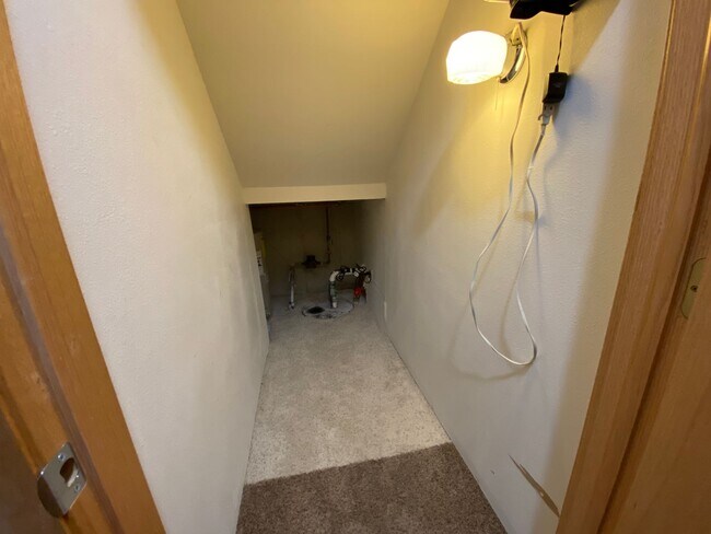Building Photo - 3 Bedroom Twinhome near the New Sandford Hospital!!
