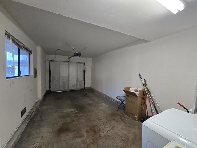 Building Photo - 2135 E Valley Pkwy