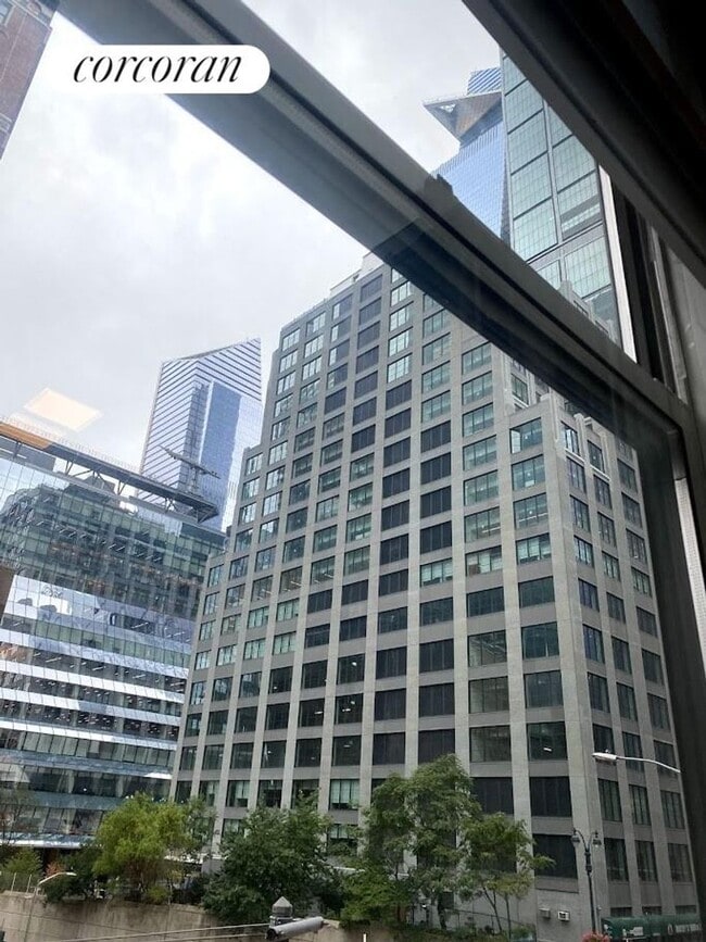 Building Photo - 433 W 34th St.