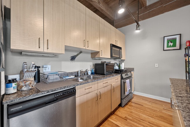 Building Photo - 2201 W Wabansia Ave