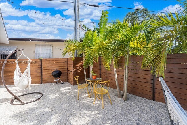 Building Photo - 2380 NE 137th St