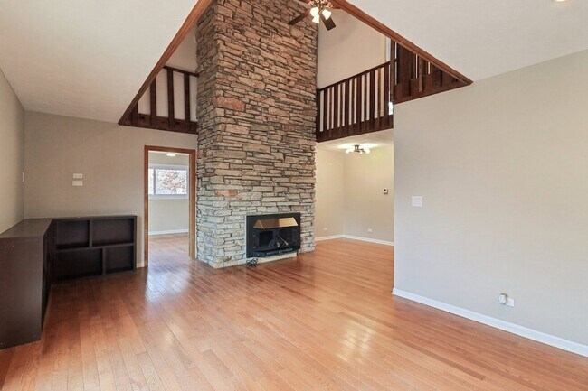 Building Photo - 23460 W N Lakewood Ln