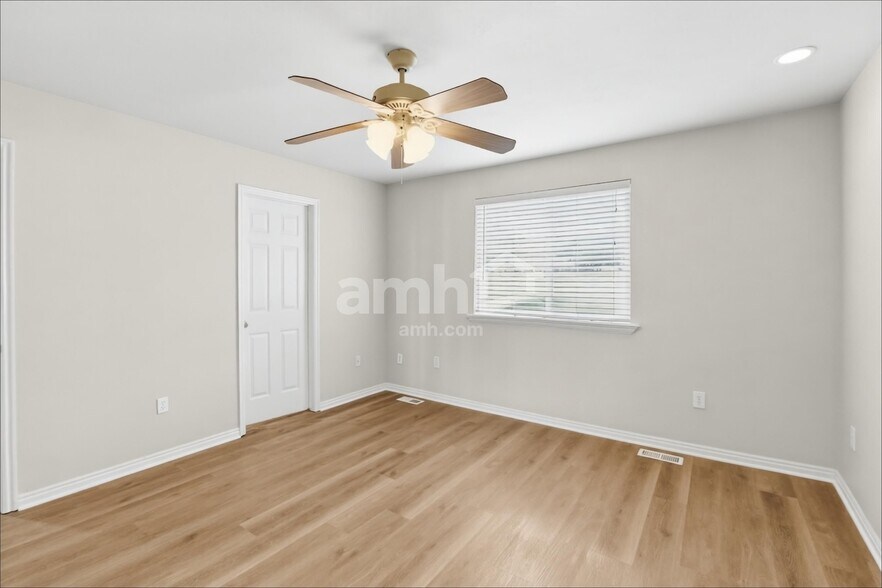 Building Photo - 5763 W Sunbright Ln