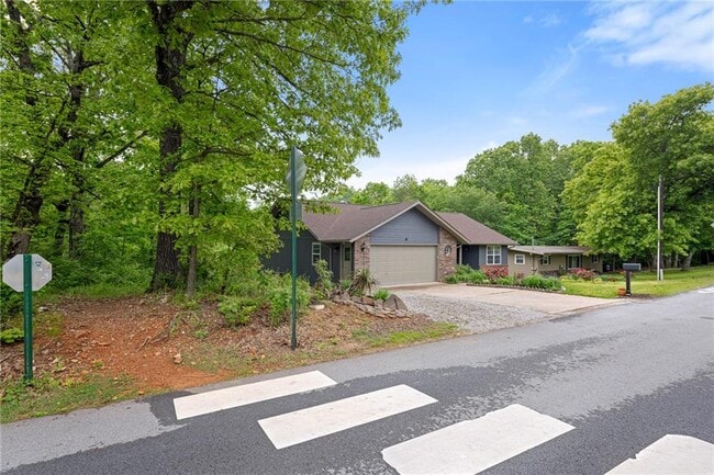Building Photo - 6 Swanage Dr