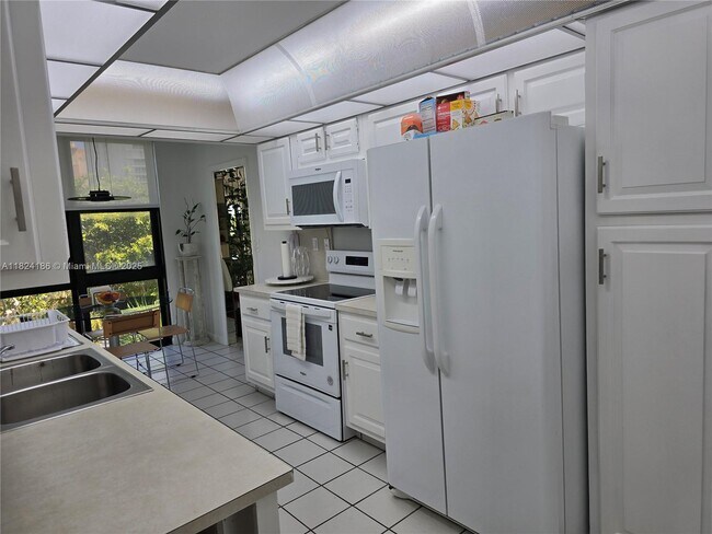 Building Photo - 1121 Crandon Blvd