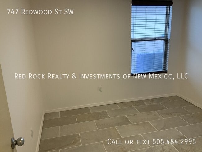 Building Photo - 747 Redwood St SW