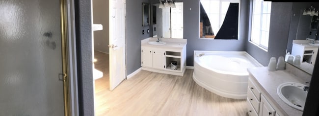 Building Photo - 3/2 Home- 1,700 sq.' w/ Expansive Open Floor Concept