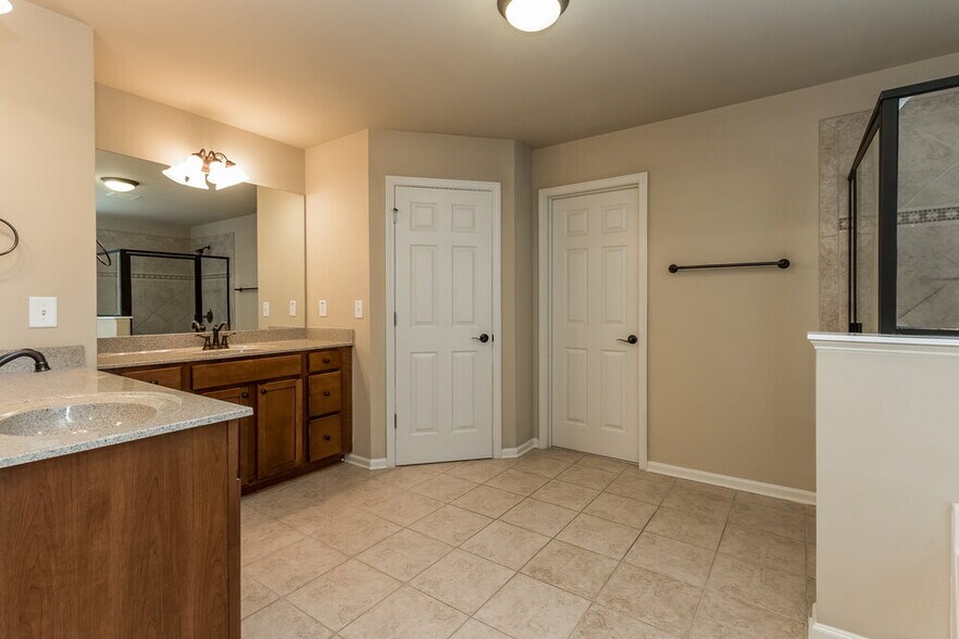 Building Photo - 3925 Village Estates Ct