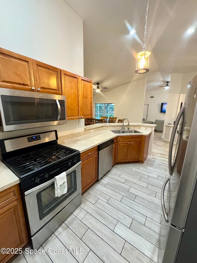 Building Photo - 1245 Ambra Dr
