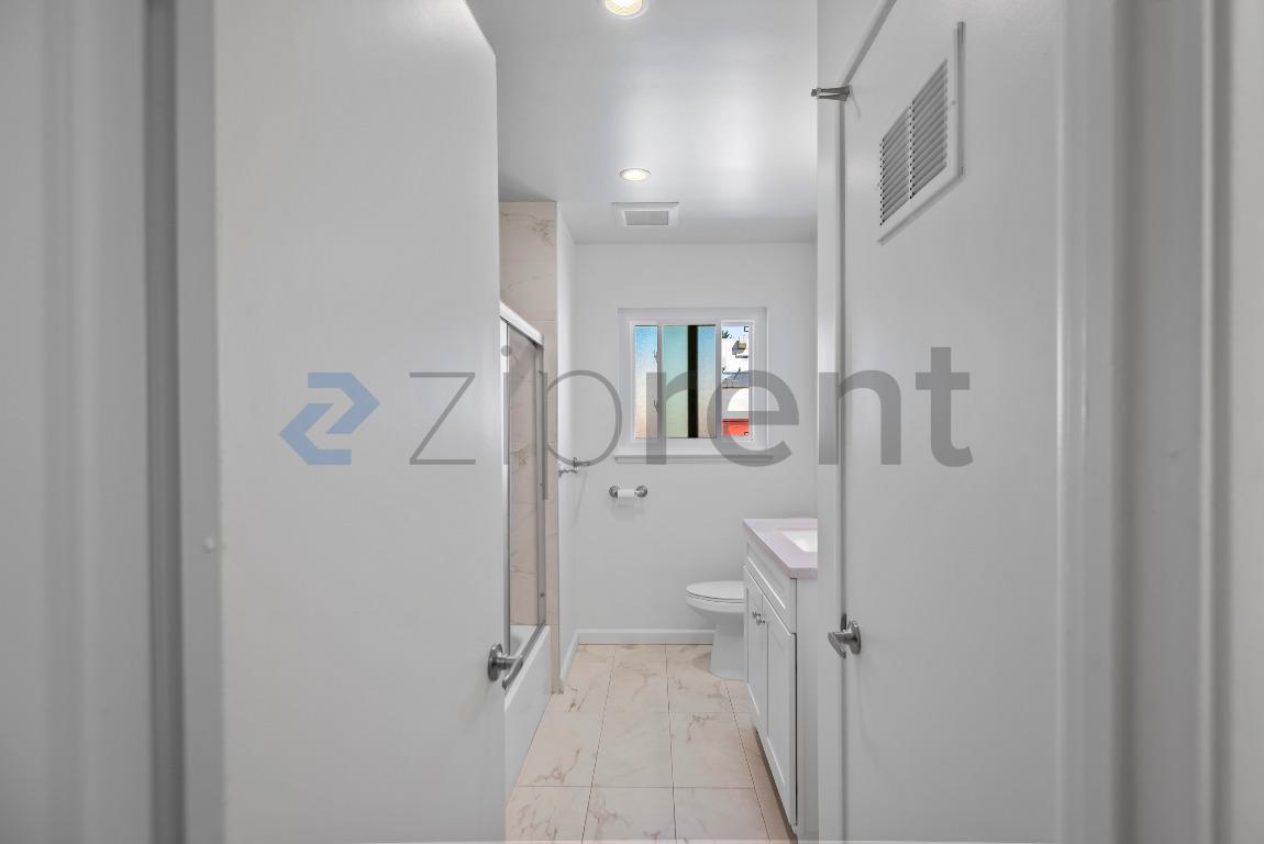 Building Photo - 138 Village Ct