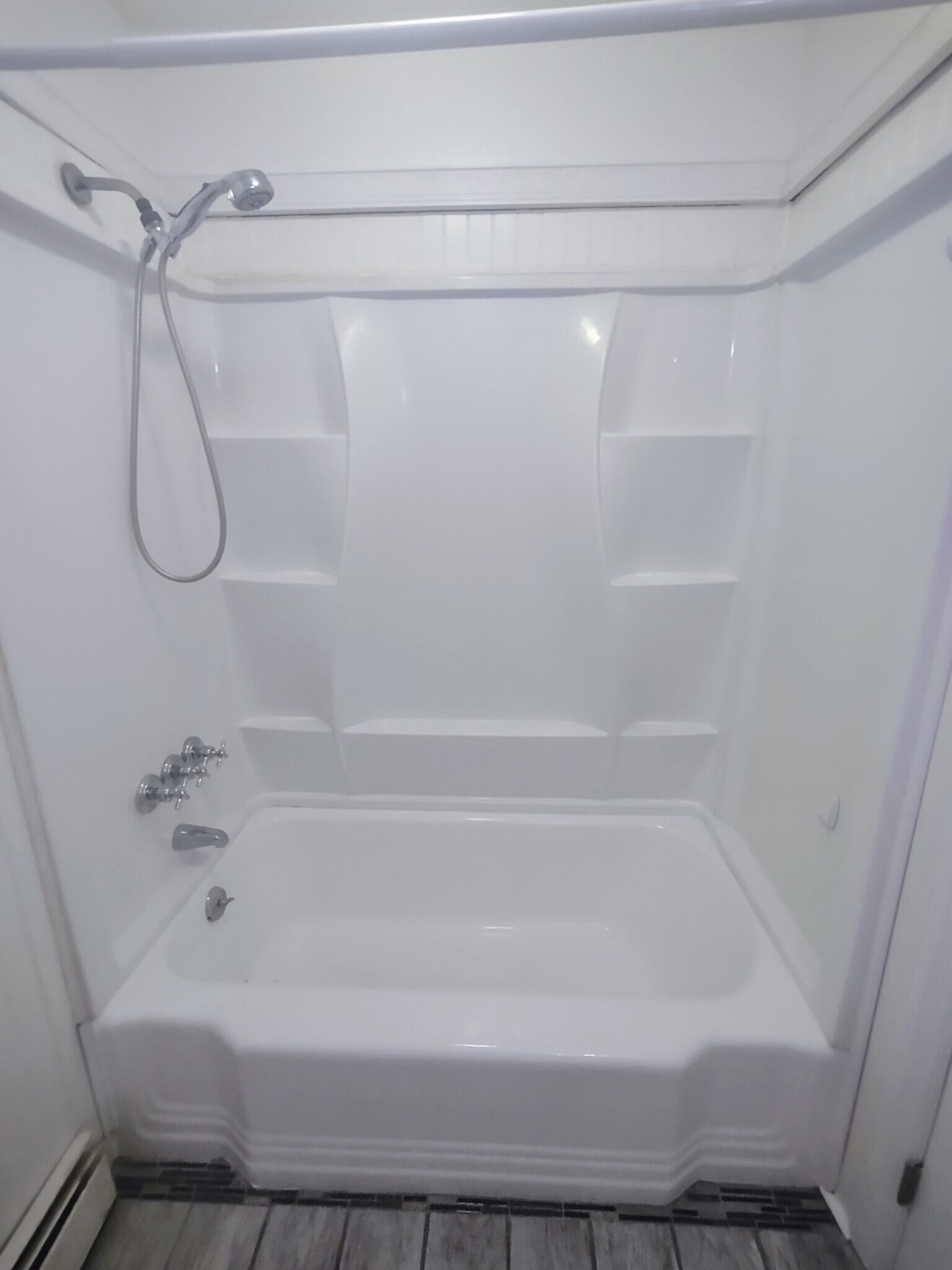 Tub/shower - 11 Jefferson St