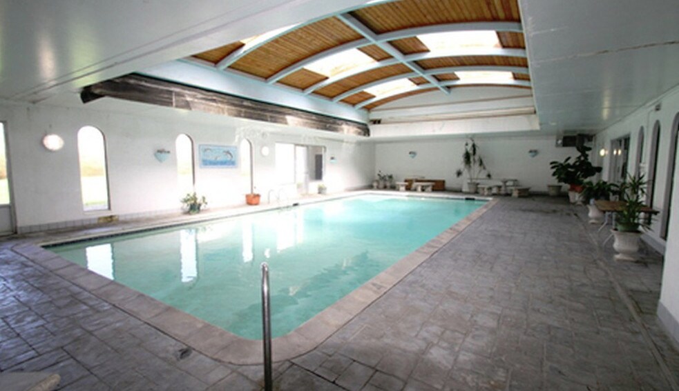 Swimming Pool - 805 29th St
