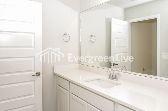 Building Photo - 103 Cool Cir