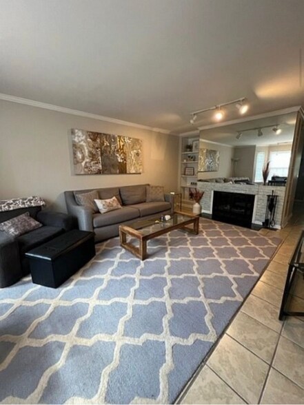 Building Photo - 403 Oak Forge Dr