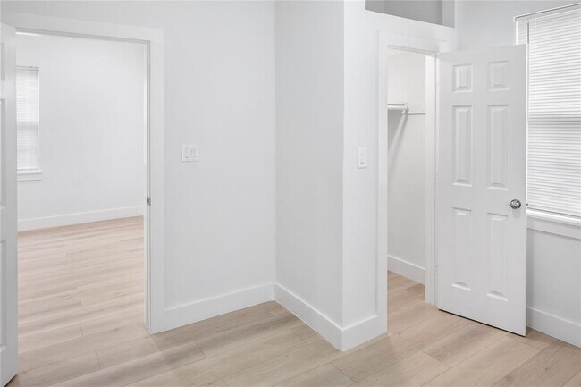 Building Photo - 702 40th St