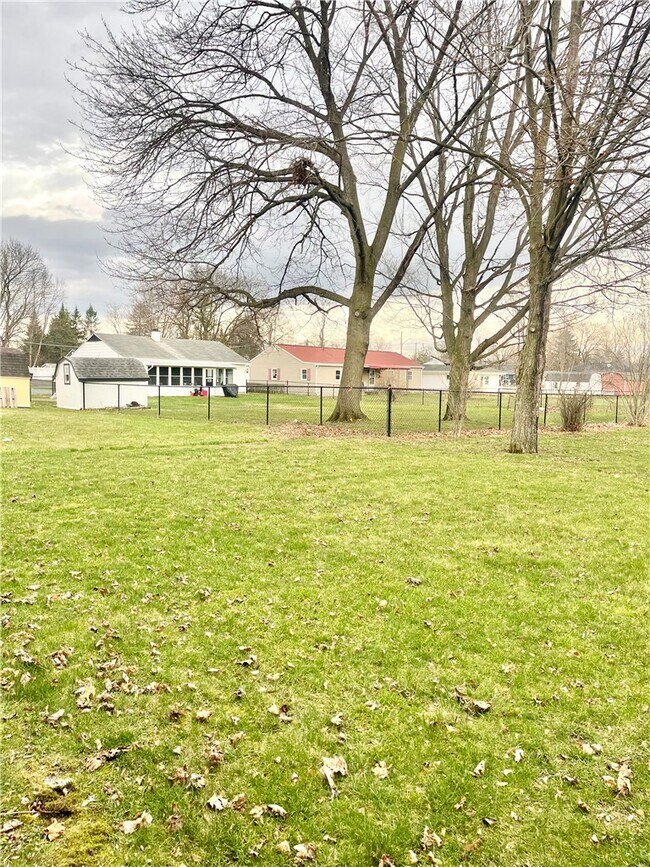 Building Photo - 218 Lynhurst Ave