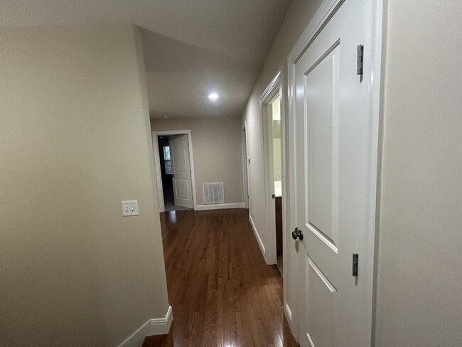 Building Photo - 3-Bedroom 2.5 Bathroom with Walk In Closets and 2-Car Garage For Rent