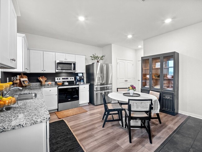 Building Photo - 5484 Rue Girard