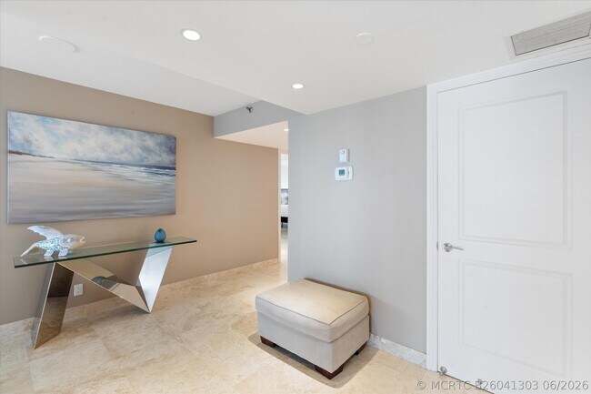 Building Photo - 4301 N Ocean Blvd