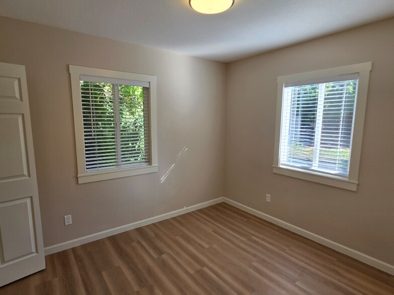 Building Photo - 2608 Unander Ave