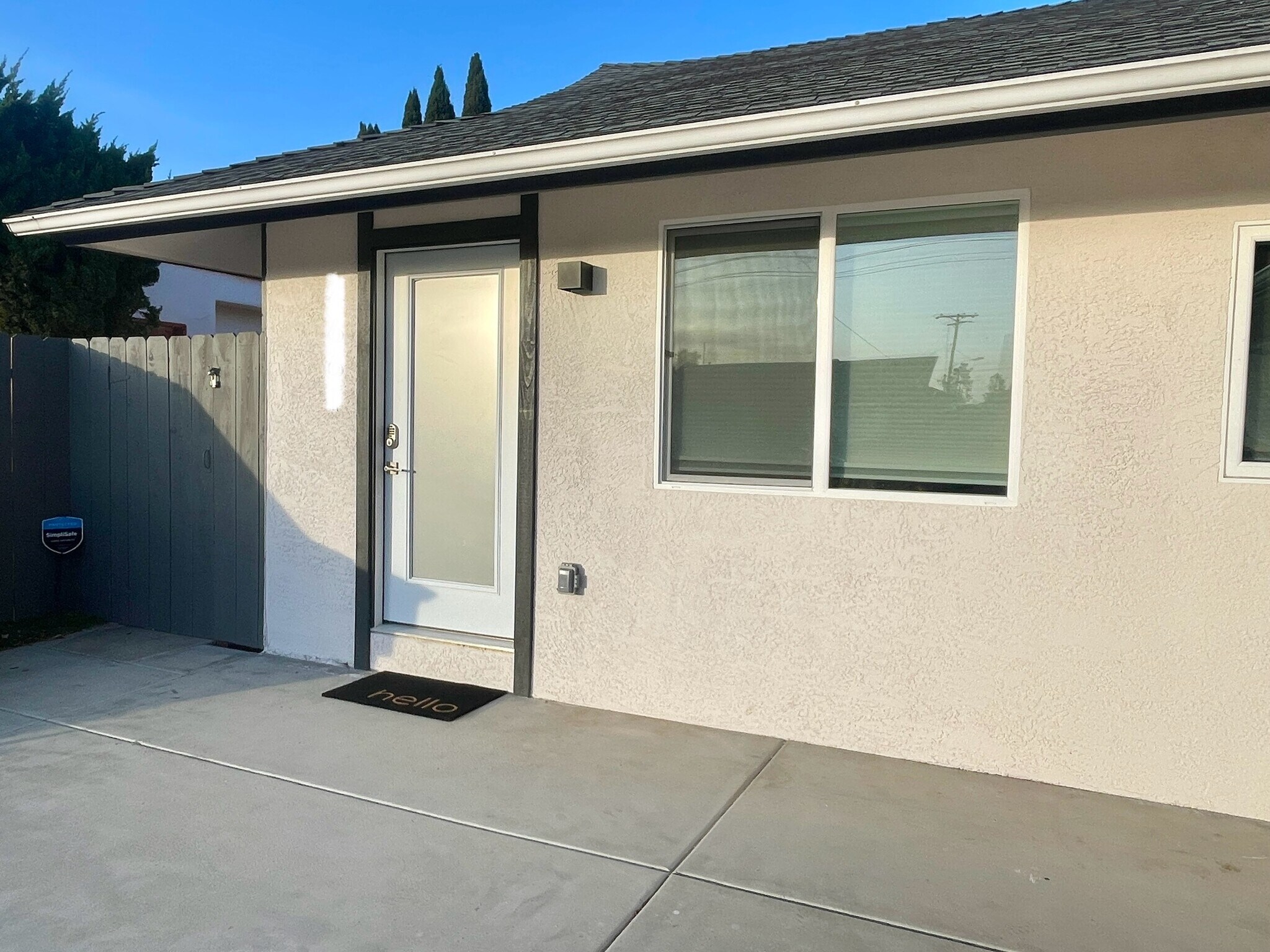Private entry-way - 4661 Berwick Dr