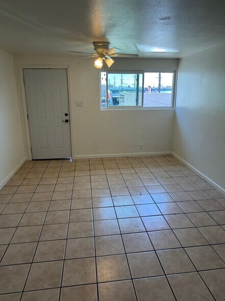 Building Photo - 12940 Prairie Ave