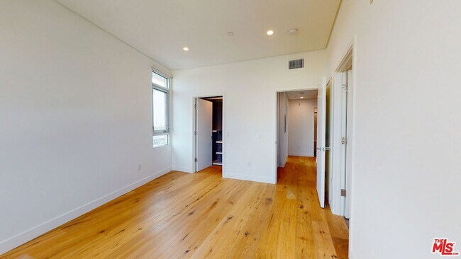 Building Photo - 938 Orange Grove Ave