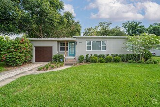 Building Photo - Charming and Updated 2/2 Home in Colonial ...