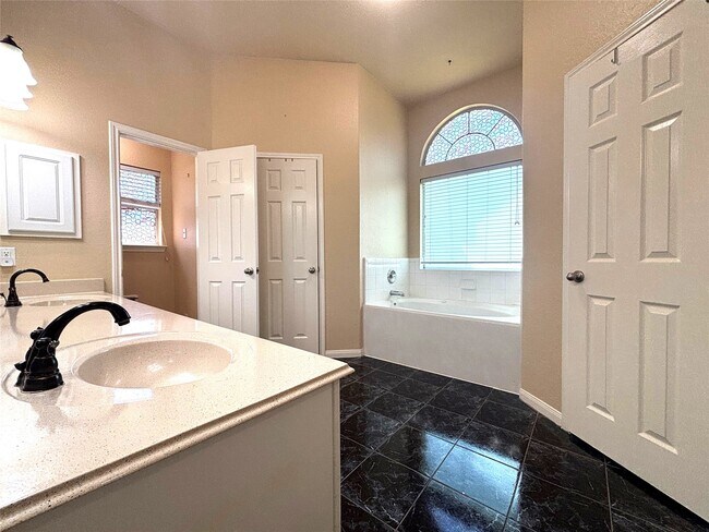 Building Photo - 19123 Center Park Dr