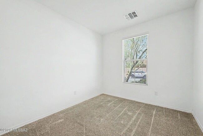 Building Photo - 12818 N Dutch Dr