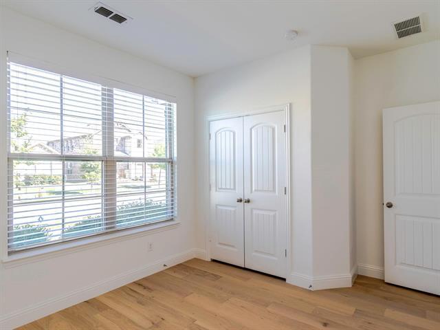 Building Photo - 1700 Meadow Trail Ln