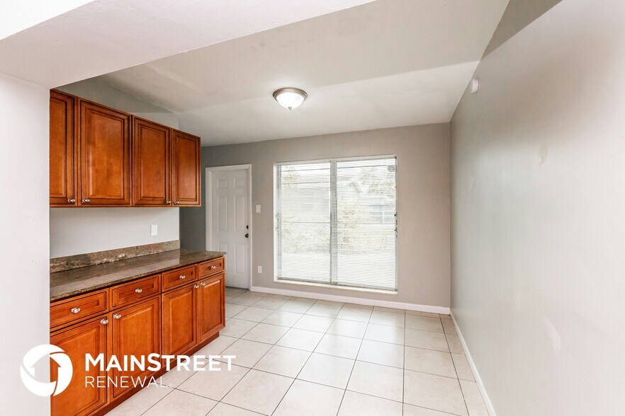 Building Photo - 2471 NW 16th St