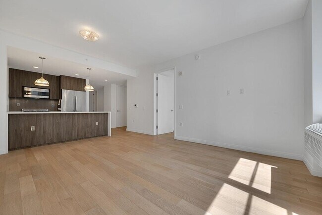 Building Photo - 160 1st St