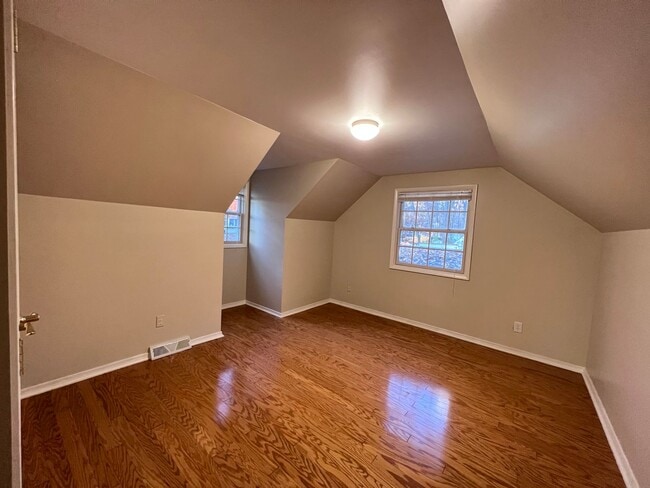 Building Photo - 4 bedroom home in Lowell Schools!